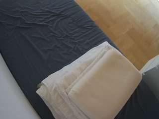 voyeurcam-julmodels-greybed-2