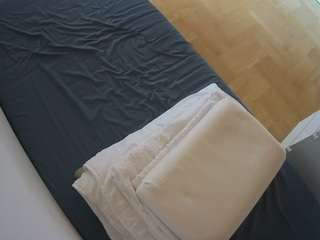 voyeurcam-julmodels-greybed-2