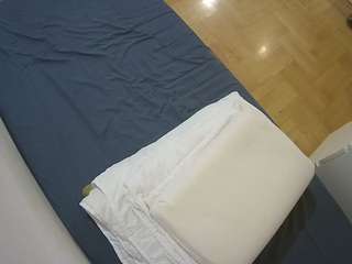 voyeurcam-julmodels-greybed-2