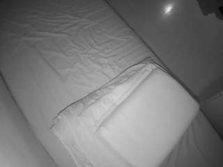 voyeurcam-julmodels-greybed-2
