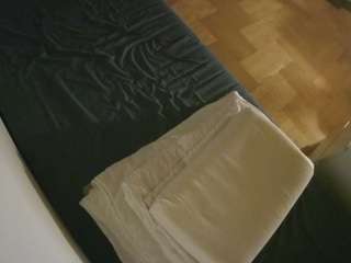 voyeurcam-julmodels-greybed-2