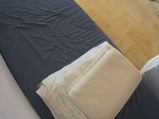 voyeurcam-julmodels-greybed-2