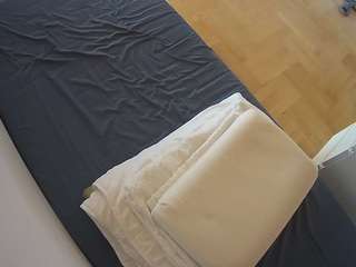 voyeurcam-julmodels-greybed-2