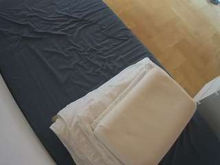 voyeurcam-julmodels-greybed-2