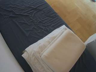 voyeurcam-julmodels-greybed-2