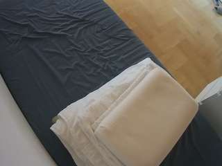 voyeurcam-julmodels-greybed-2