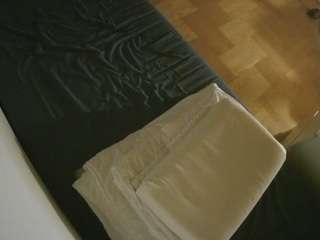 voyeurcam-julmodels-greybed-2