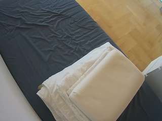 voyeurcam-julmodels-greybed-2