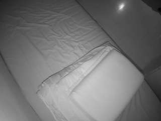 voyeurcam-julmodels-greybed-2