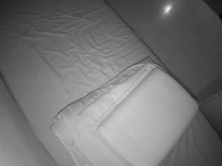voyeurcam-julmodels-greybed-2
