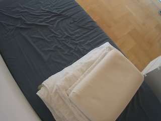 voyeurcam-julmodels-greybed-2