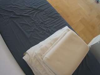 voyeurcam-julmodels-greybed-2