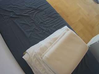 voyeurcam-julmodels-greybed-2