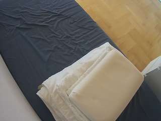 voyeurcam-julmodels-greybed-2