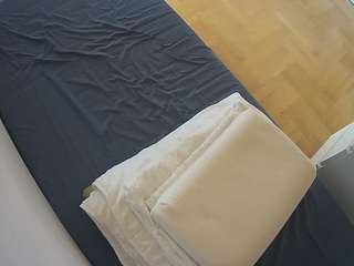 voyeurcam-julmodels-greybed-2
