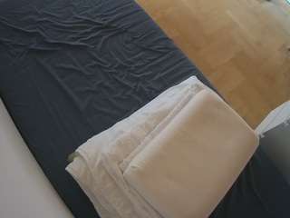voyeurcam-julmodels-greybed-2