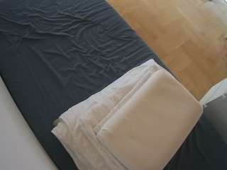 voyeurcam-julmodels-greybed-2