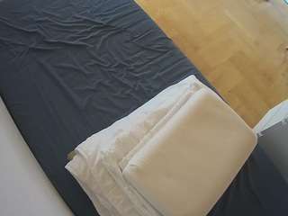 voyeurcam-julmodels-greybed-2