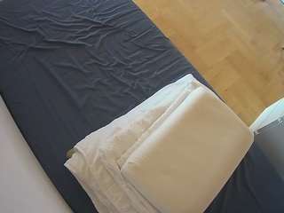 voyeurcam-julmodels-greybed-2