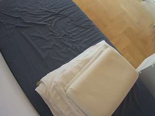 voyeurcam-julmodels-greybed-2