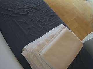 voyeurcam-julmodels-greybed-2