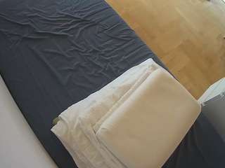 voyeurcam-julmodels-greybed-2