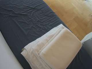 voyeurcam-julmodels-greybed-2