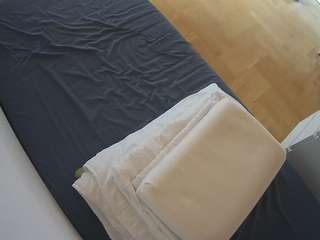 voyeurcam-julmodels-greybed-2