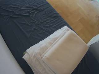 voyeurcam-julmodels-greybed-2