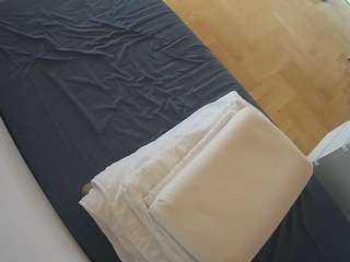 voyeurcam-julmodels-greybed-2