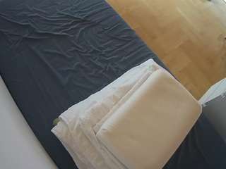 voyeurcam-julmodels-greybed-2