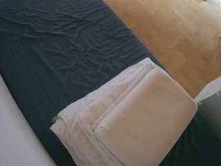 voyeurcam-julmodels-greybed-2