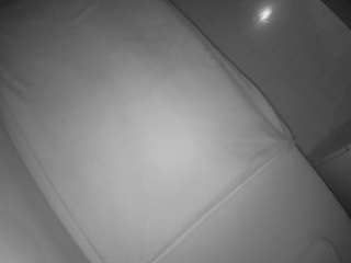voyeurcam-julmodels-greybed-2