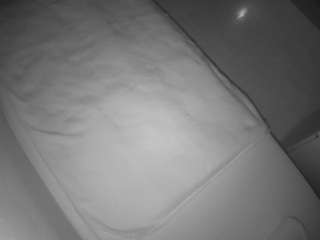 voyeurcam-julmodels-greybed-2