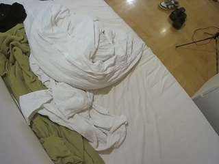 voyeurcam-julmodels-greybed-2