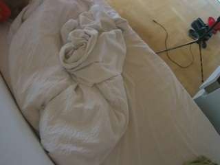 voyeurcam-julmodels-greybed-2