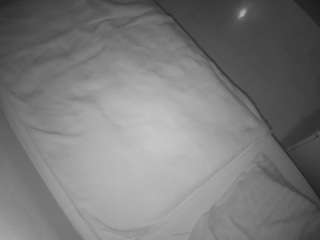 voyeurcam-julmodels-greybed-2