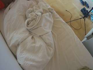 voyeurcam-julmodels-greybed-2