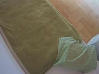 voyeurcam-julmodels-greybed-2