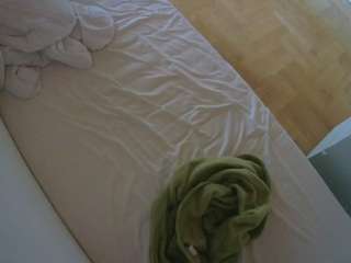 voyeurcam-julmodels-greybed-2