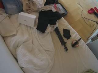 voyeurcam-julmodels-greybed-2