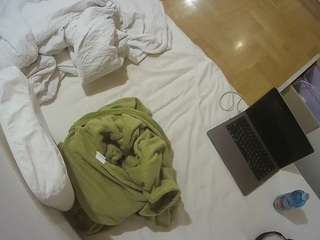 voyeurcam-julmodels-greybed-2