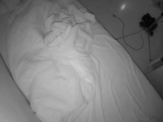 voyeurcam-julmodels-greybed-2