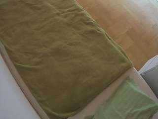 voyeurcam-julmodels-greybed-2
