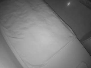 voyeurcam-julmodels-greybed-2