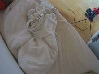 voyeurcam-julmodels-greybed-2