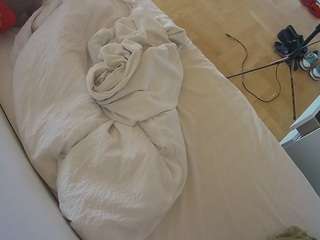 voyeurcam-julmodels-greybed-2