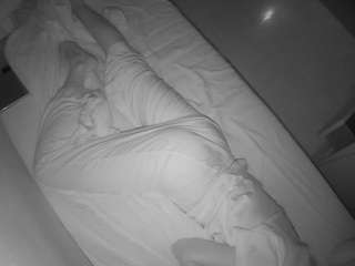 voyeurcam-julmodels-greybed-2