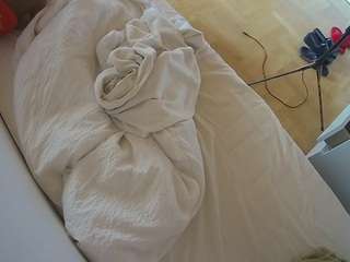 voyeurcam-julmodels-greybed-2