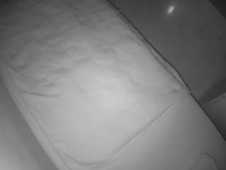 voyeurcam-julmodels-greybed-2